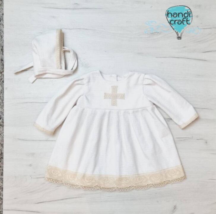 ნათლობის კაბა ქუდით