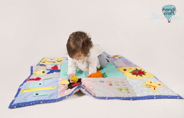 განმავითარებელი ხალიჩა ლურჯი ზოლით