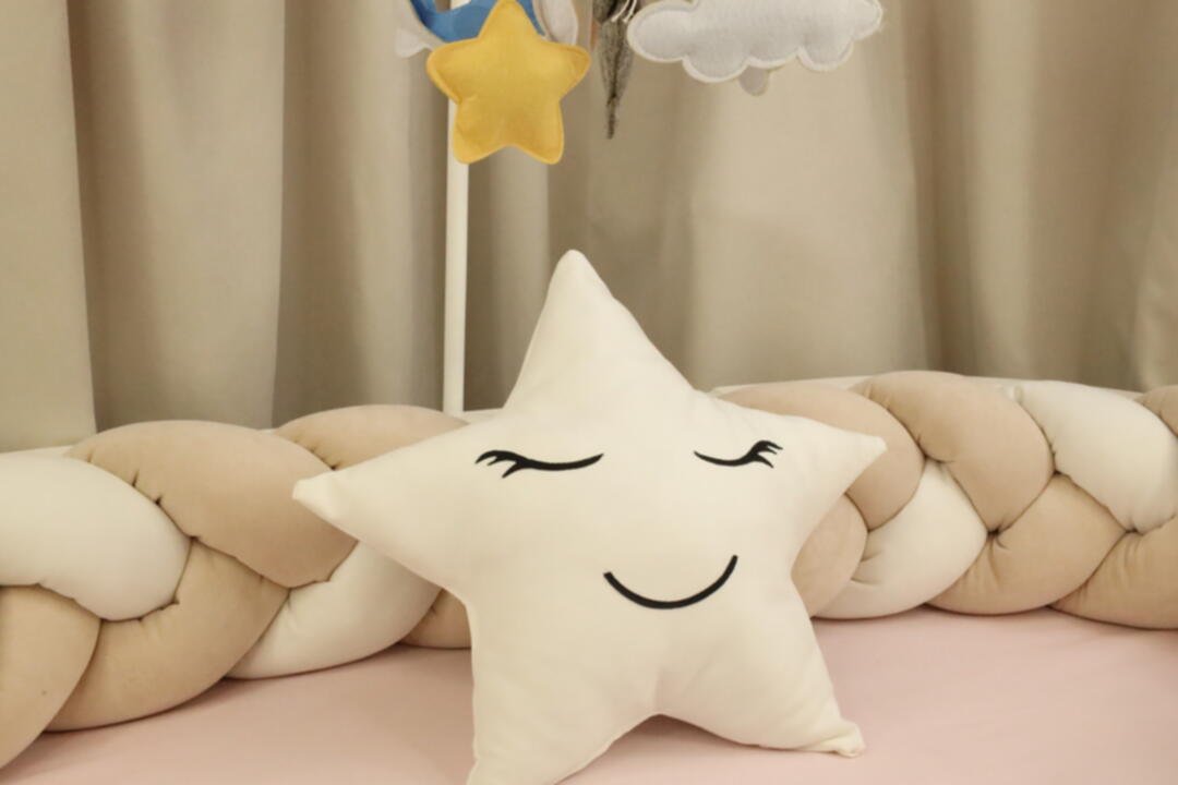 ბავშვის საწოლის ბამპერი კრემისფერი