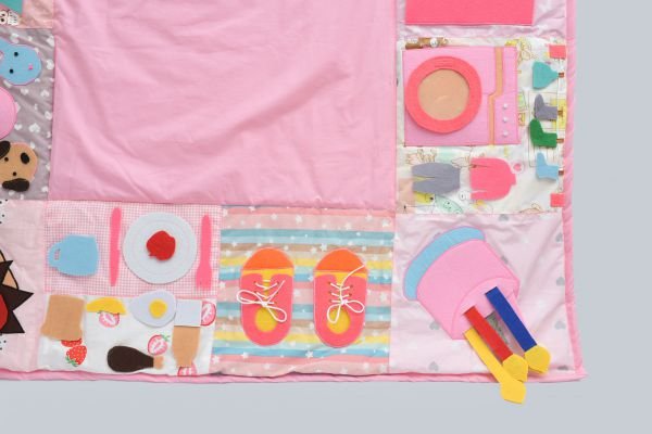 განმავითარებელი ხალიჩა ვარდისფერში